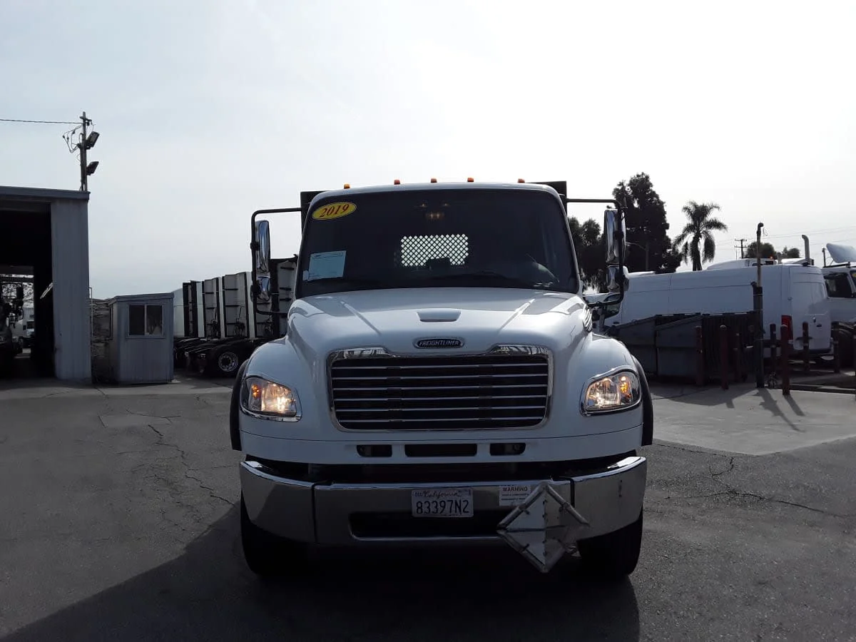 2019 Freightliner M2 106 - image 2