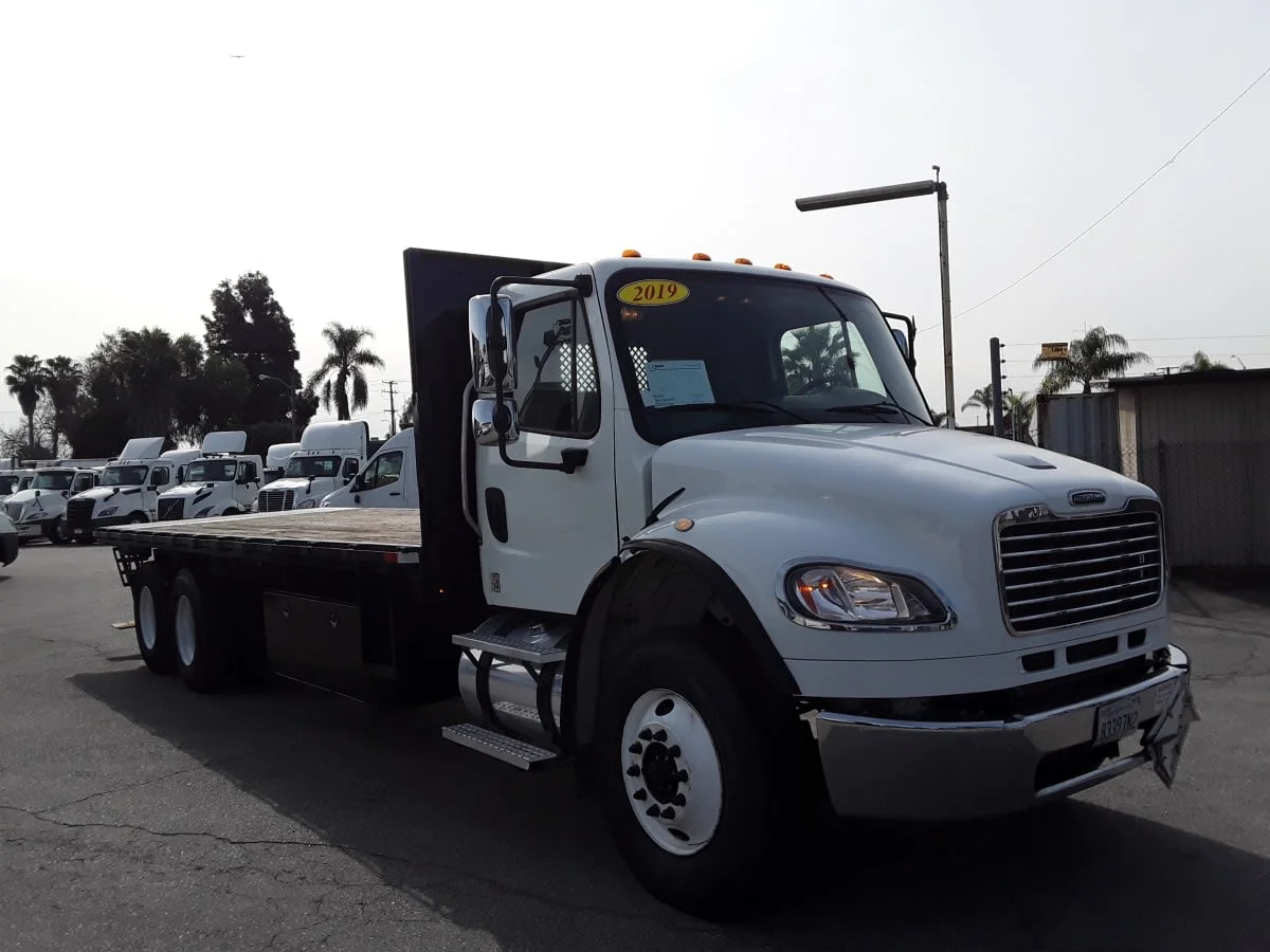 2019 Freightliner M2 106 - image 3
