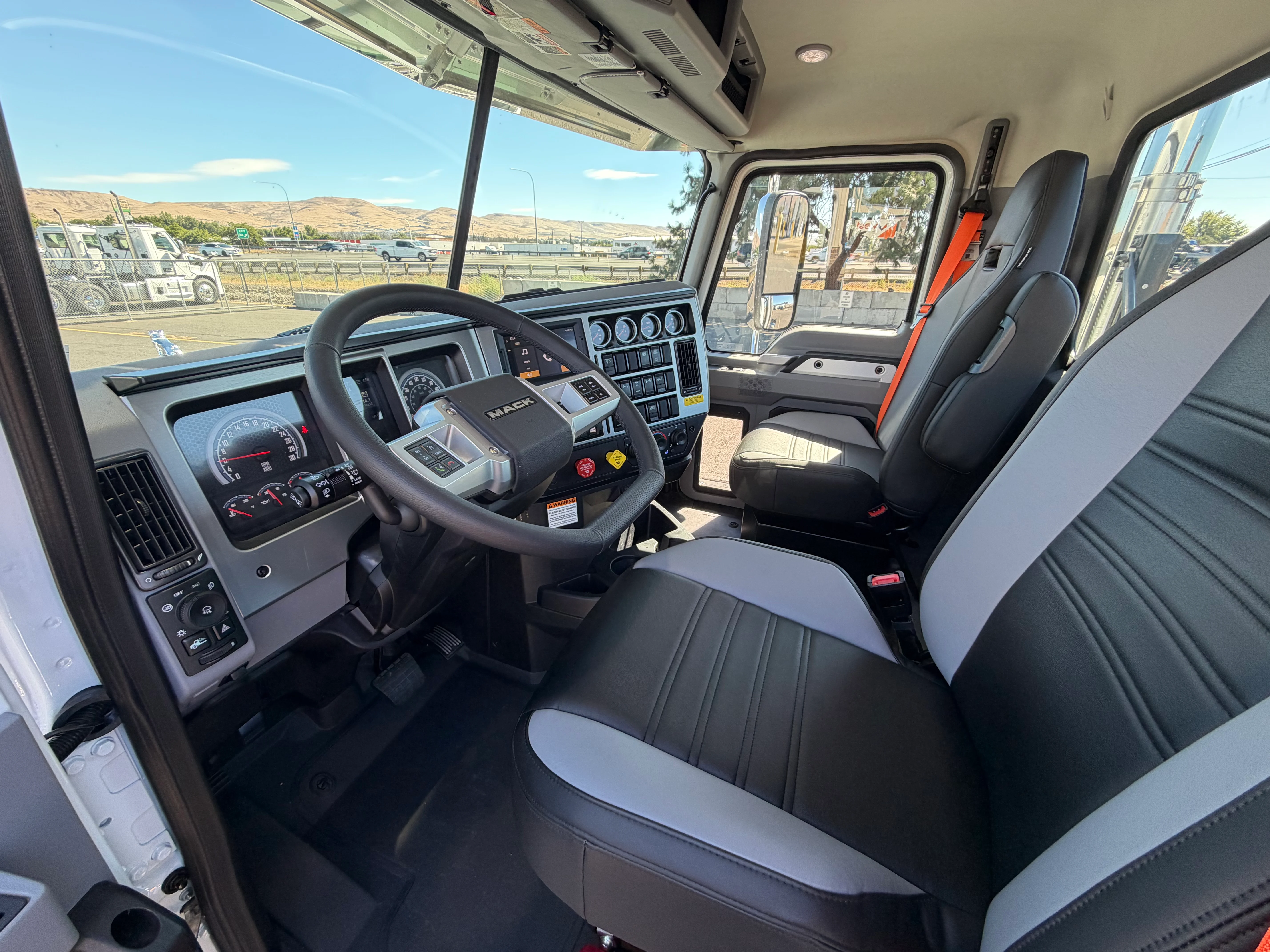 2027 Mack Pinnacle in Ellensburg, WA — photo 9