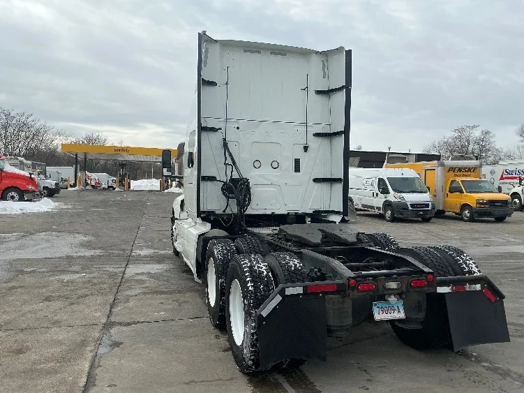 2020 International LT - image 5