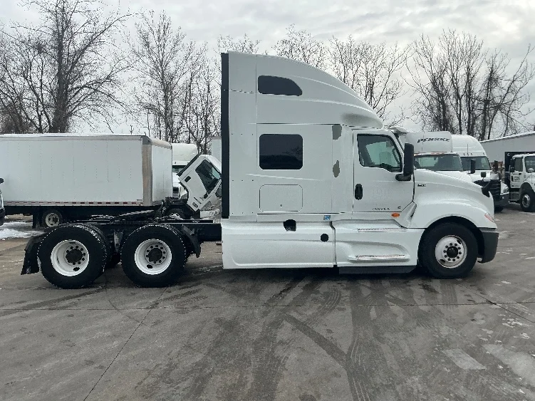 2020 International LT - image 8