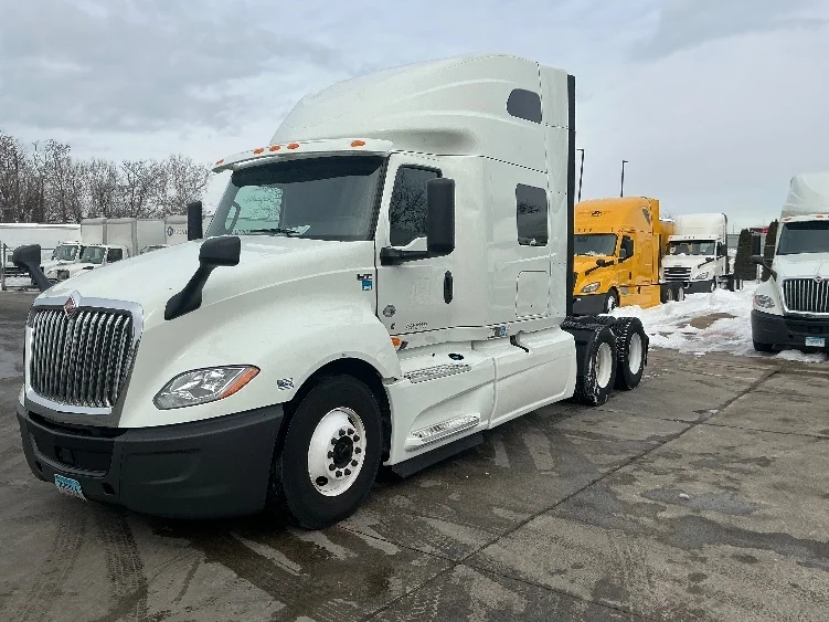 2020 International LT - image 3