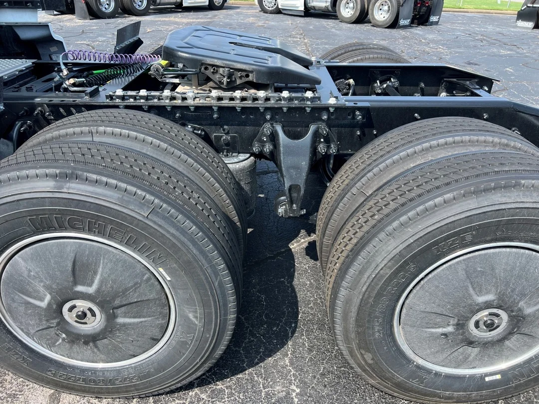 2024 International LT - image 5