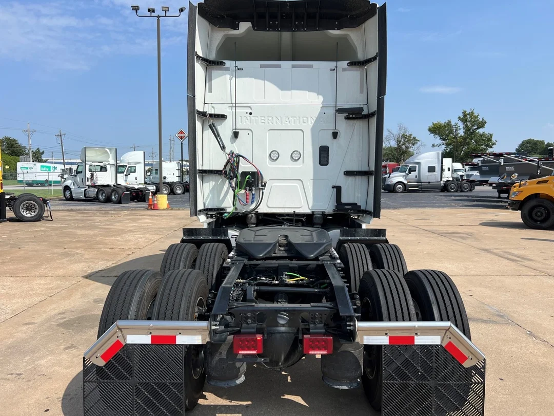 2024 International LT - image 7