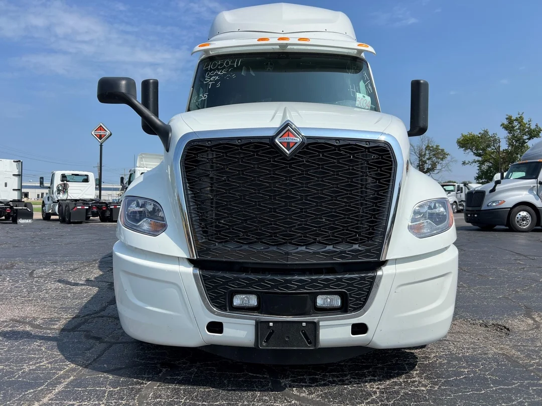 2024 International LT - image 3