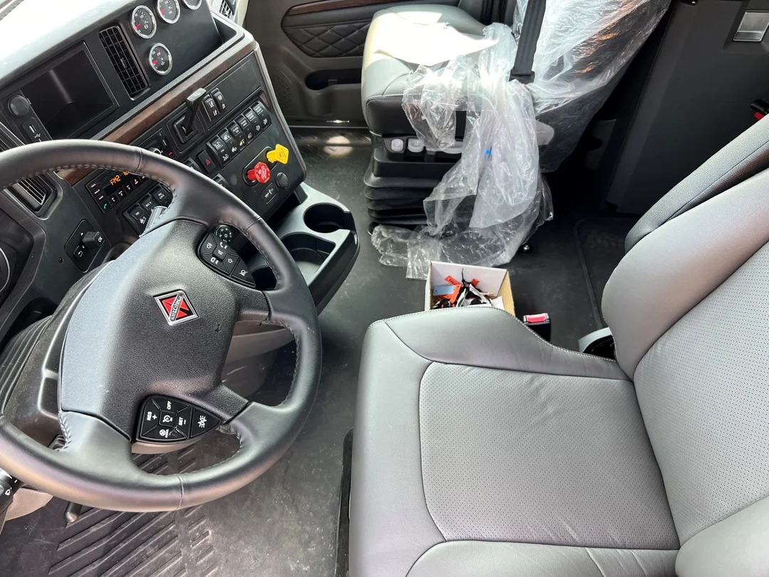 2024 International LT - image 10