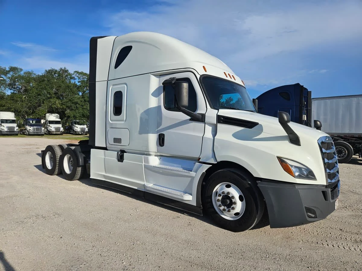 2022 Freightliner Cascadia in Orlando, FL — photo 3