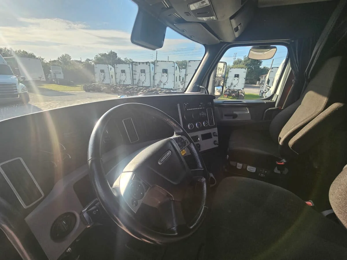 2022 Freightliner Cascadia in Orlando, FL — photo 7