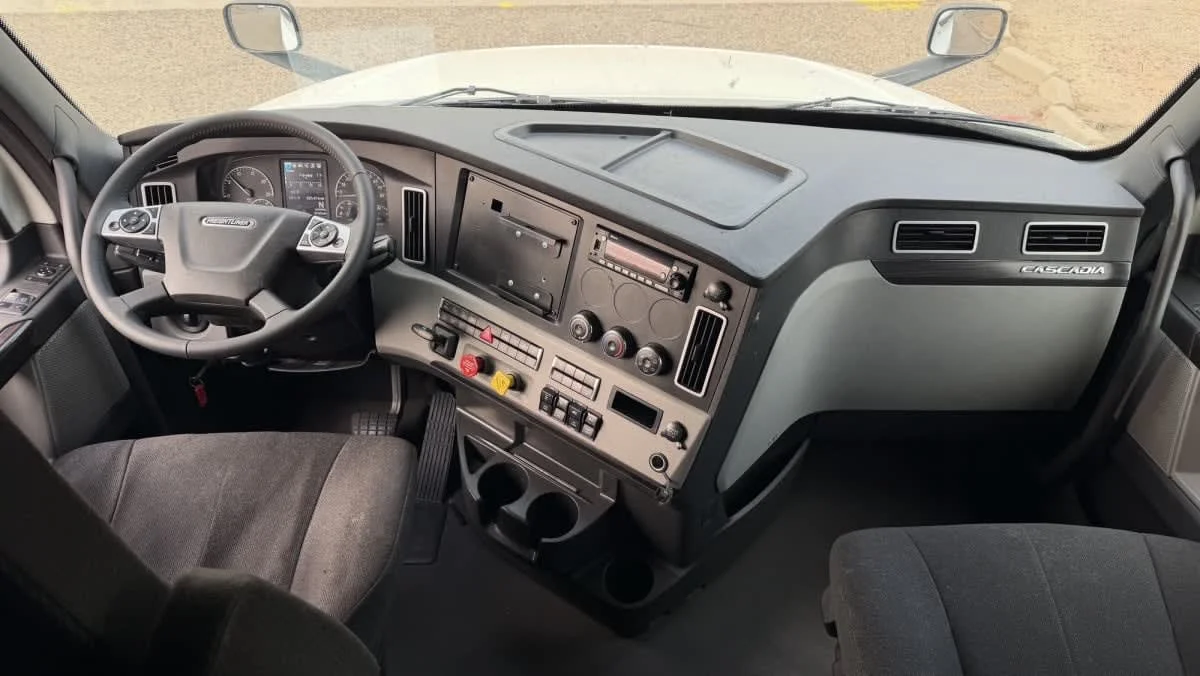 2022 Freightliner Cascadia in Phoenix, AZ — photo 7