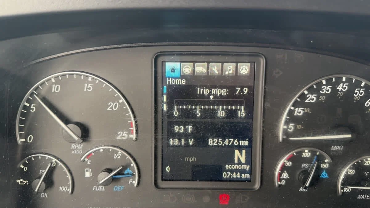 2022 Freightliner Cascadia in Phoenix, AZ — photo 15