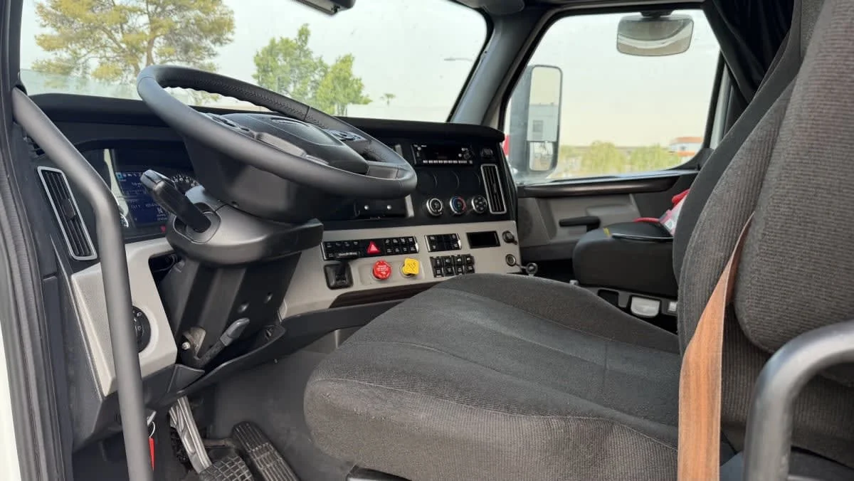 2022 Freightliner Cascadia in Phoenix, AZ — photo 14