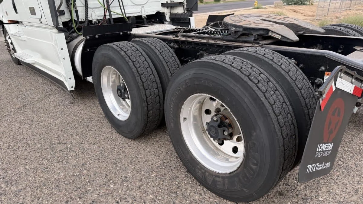 2022 Freightliner Cascadia in Phoenix, AZ — photo 12
