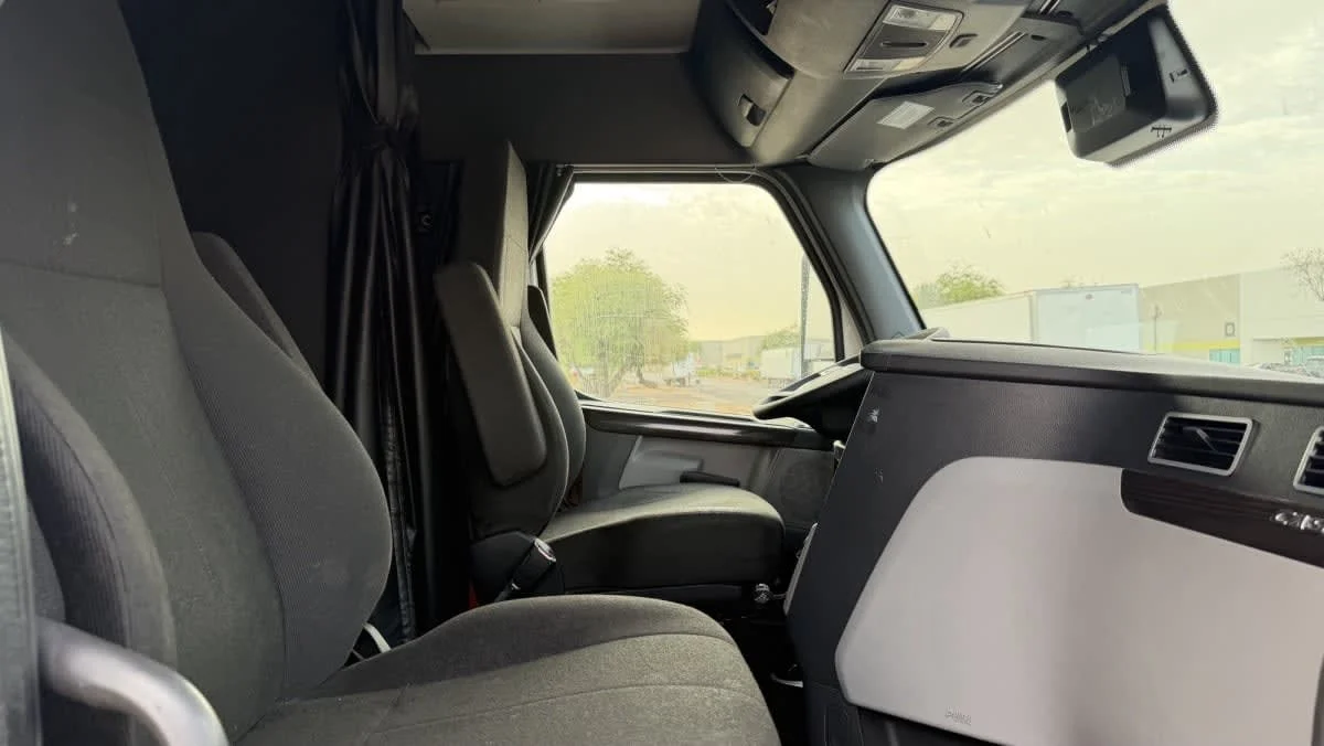 2022 Freightliner Cascadia in Phoenix, AZ — photo 13