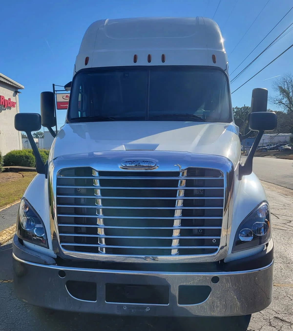 2020 Freightliner Cascadia in Jacksonville, FL — photo 2