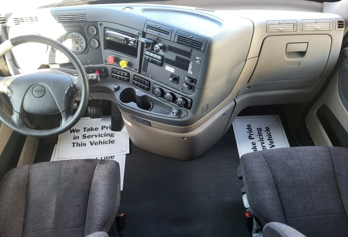 2020 Freightliner Cascadia in Jacksonville, FL — photo 7