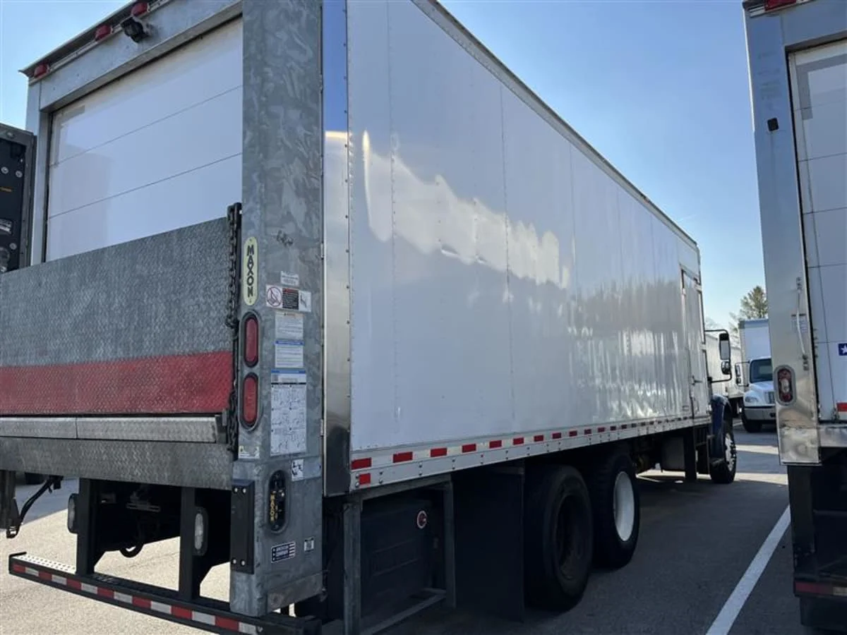 2017 Freightliner M2 106 - image 4