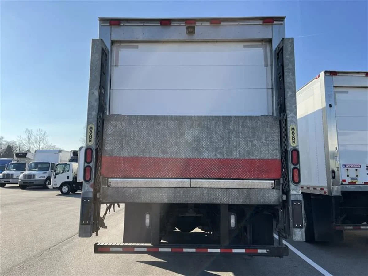 2017 Freightliner M2 106 - image 5