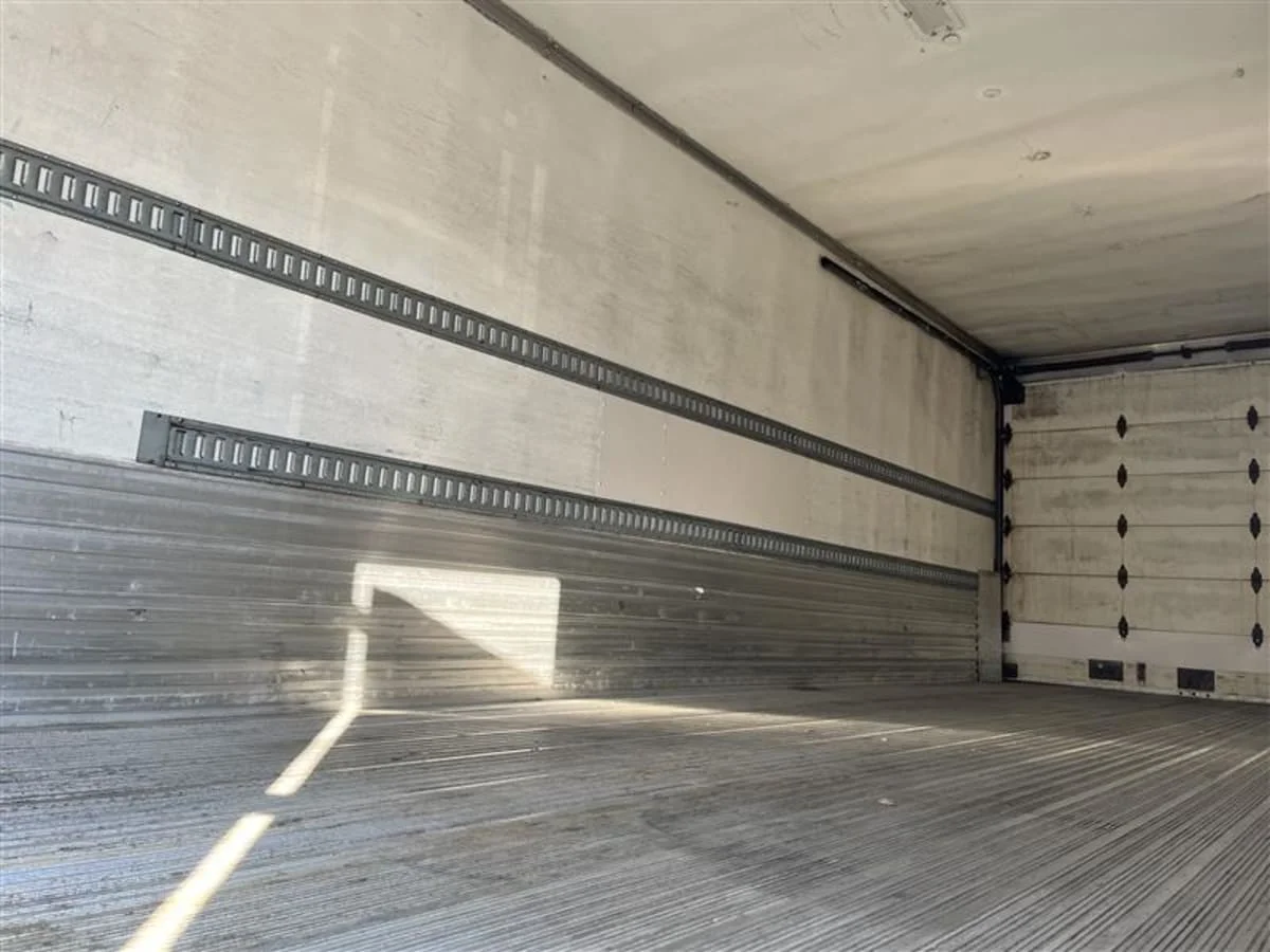 2017 Freightliner M2 106 - image 9