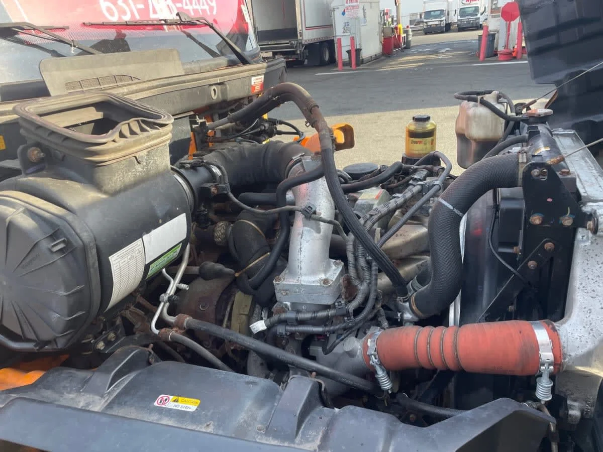 2018 Hino 268 - image 11