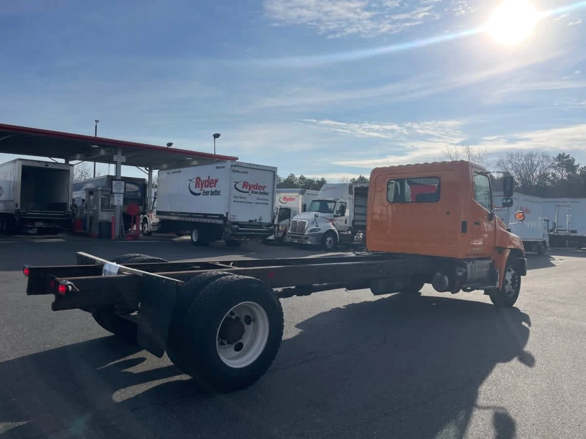 2018 Hino 268 - image 4