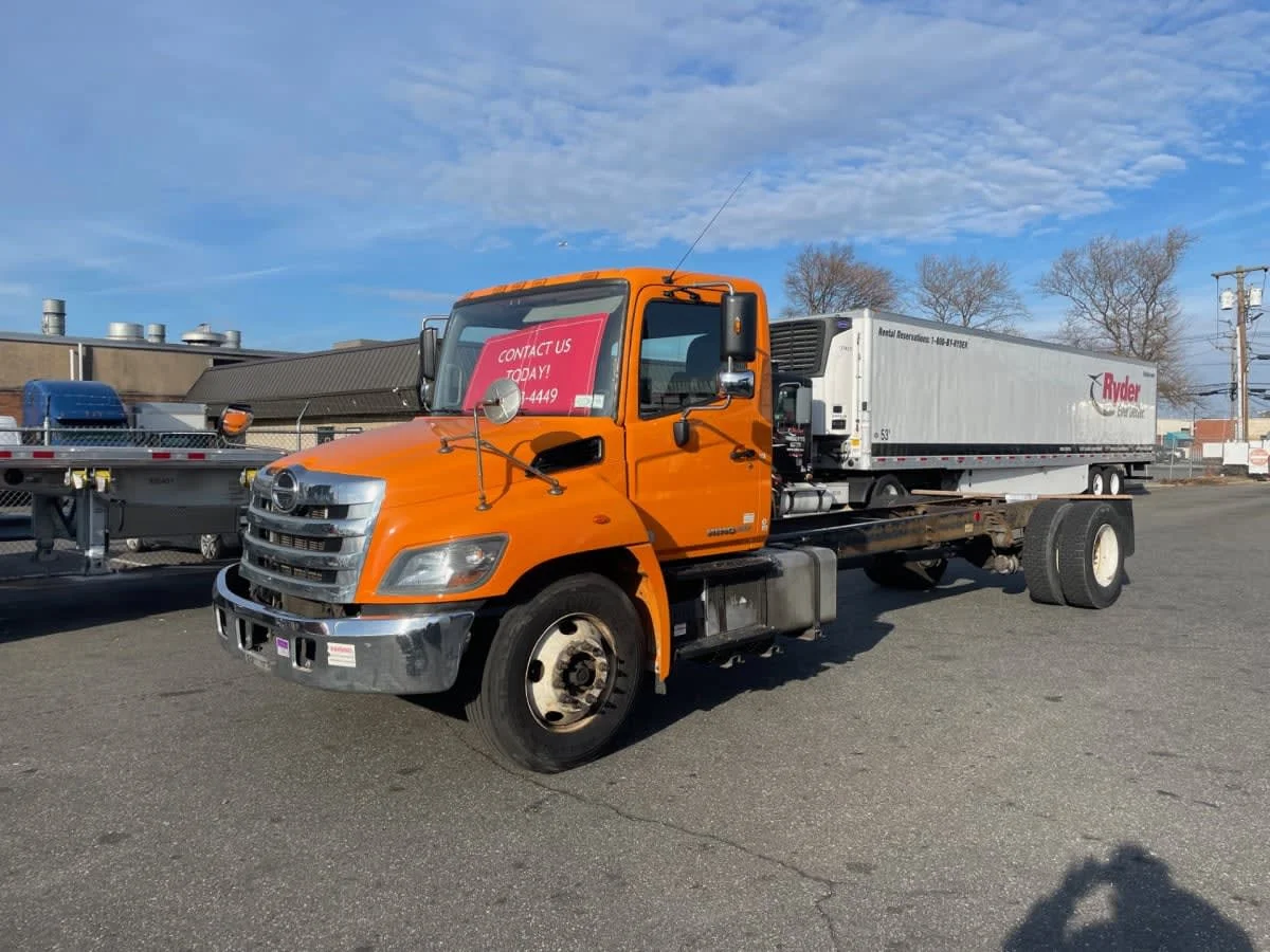 2018 Hino 268 in Farmingdale, NY