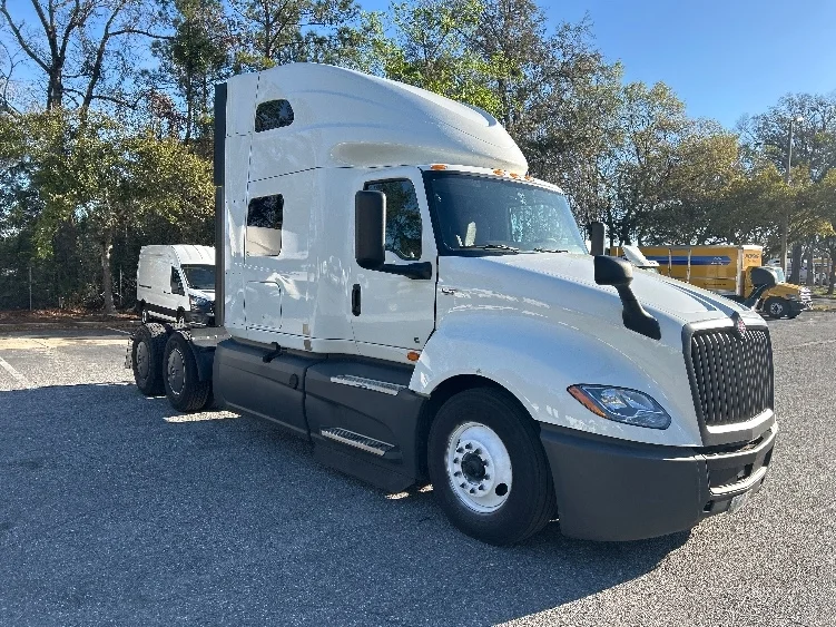2023 International LT in Jacksonville, FL