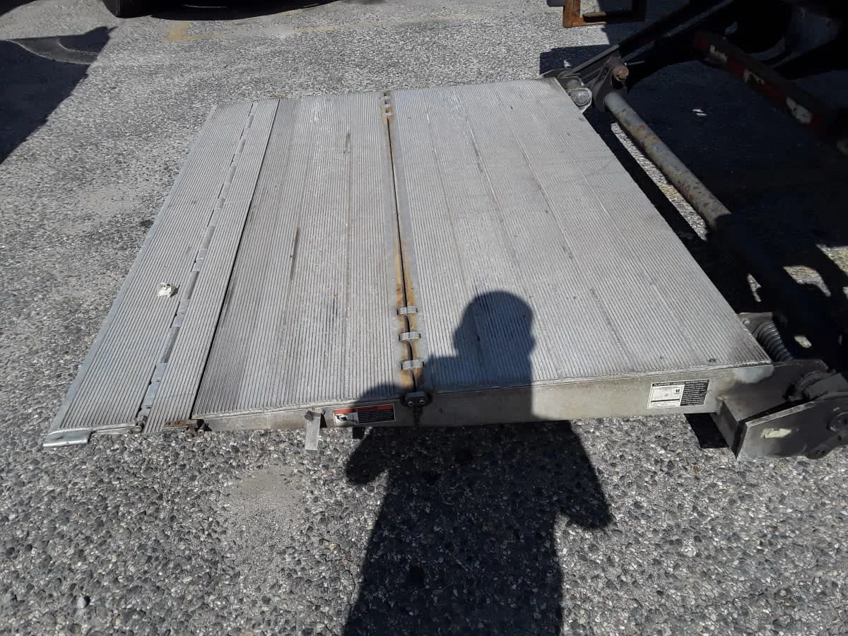 2016 Freightliner M2 106 - image 10