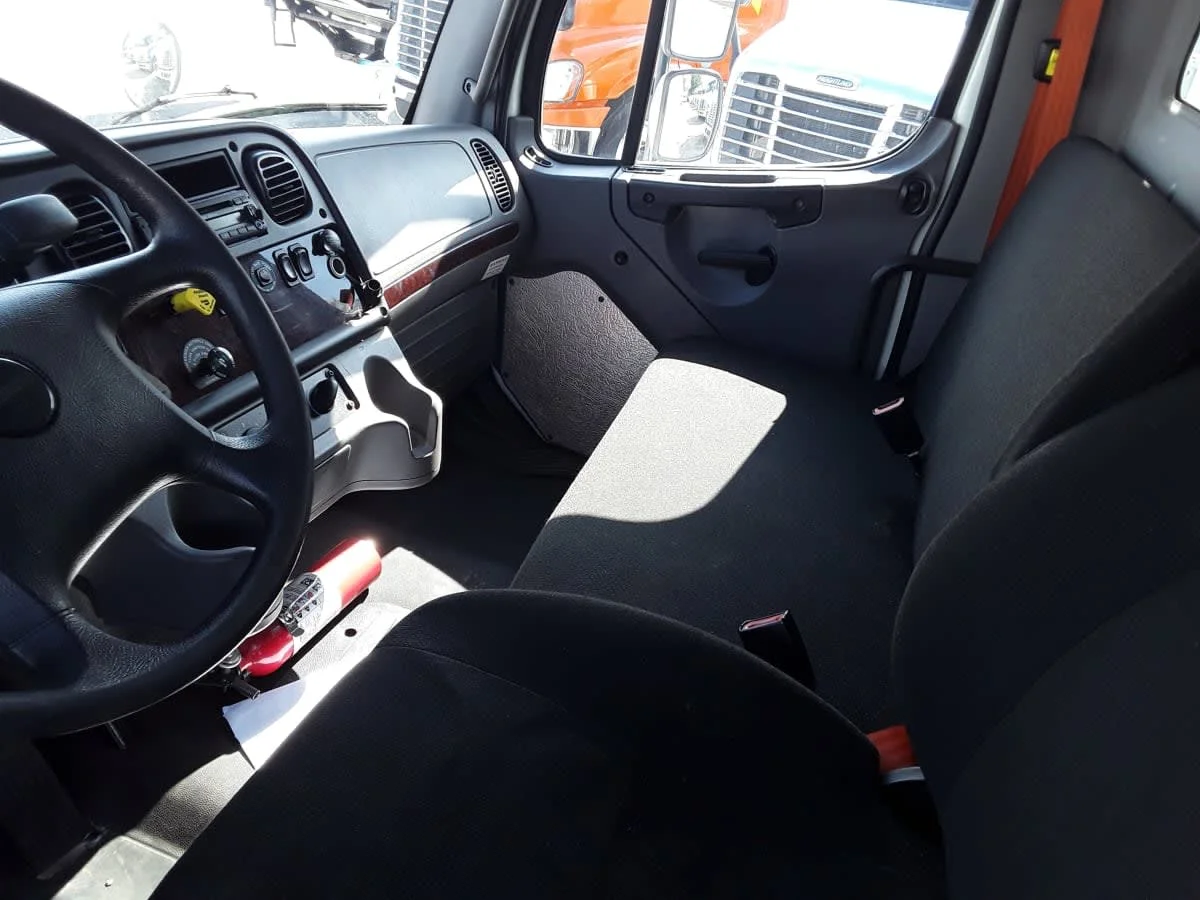 2016 Freightliner M2 106 in Salisbury, MA — photo 7