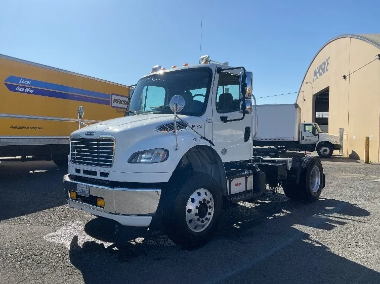 2017 Freightliner eM2 in Tacoma, WA — photo 3
