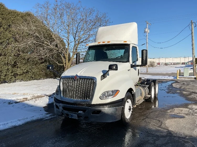 2020 International LT - image 3