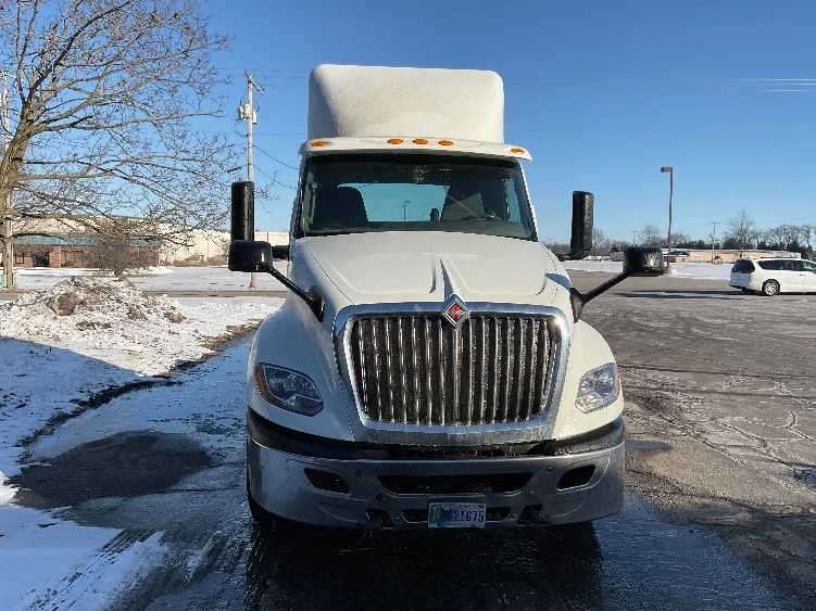 2020 International LT - image 2