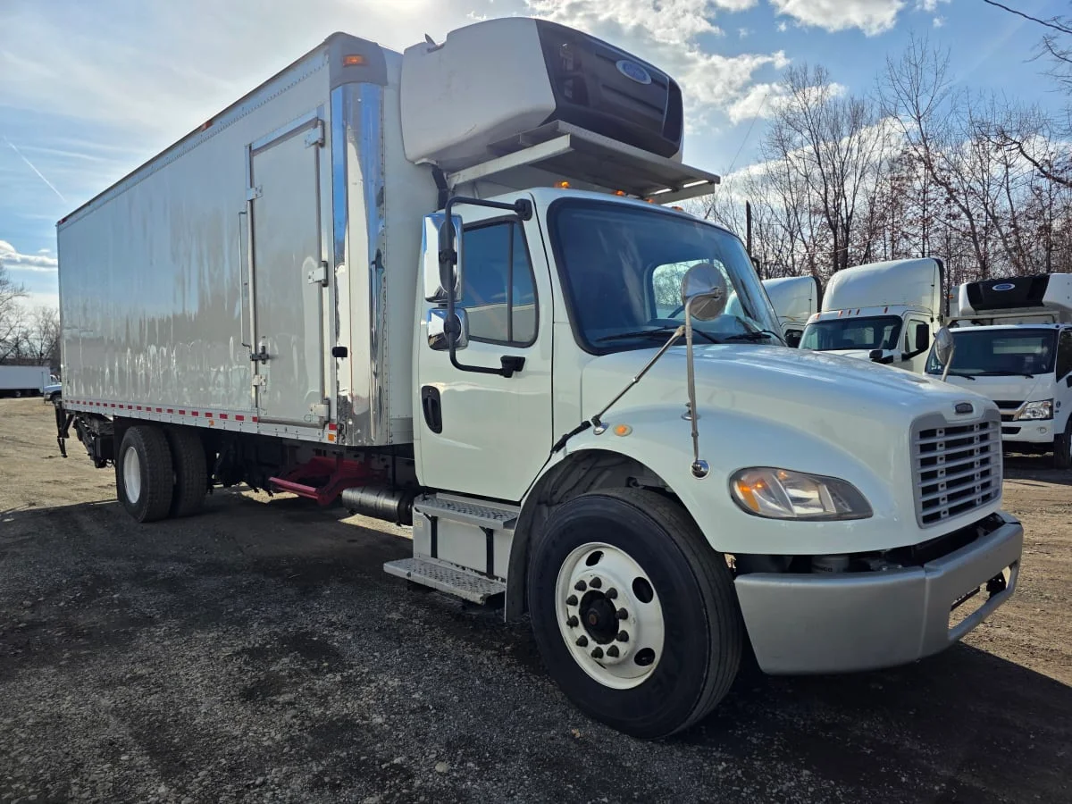 2017 Freightliner M2 106 - image 3