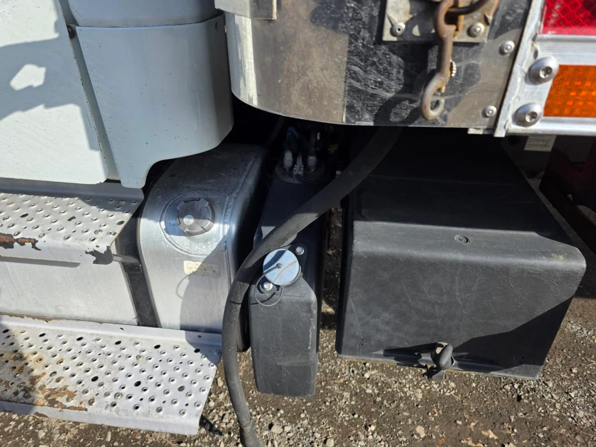 2017 Freightliner M2 106 - image 13