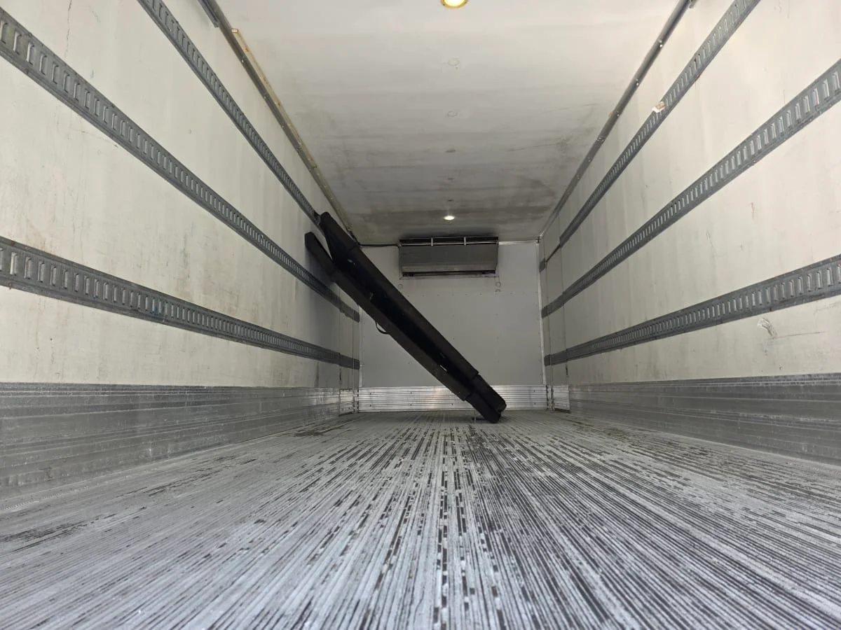 2017 Freightliner M2 106 - image 9