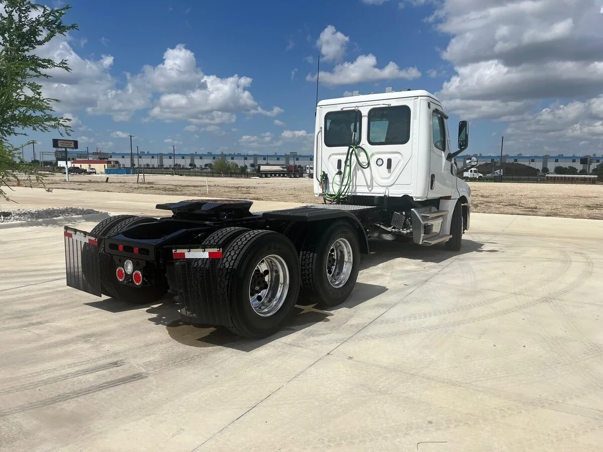 2027 Freightliner Cascadia - image 5