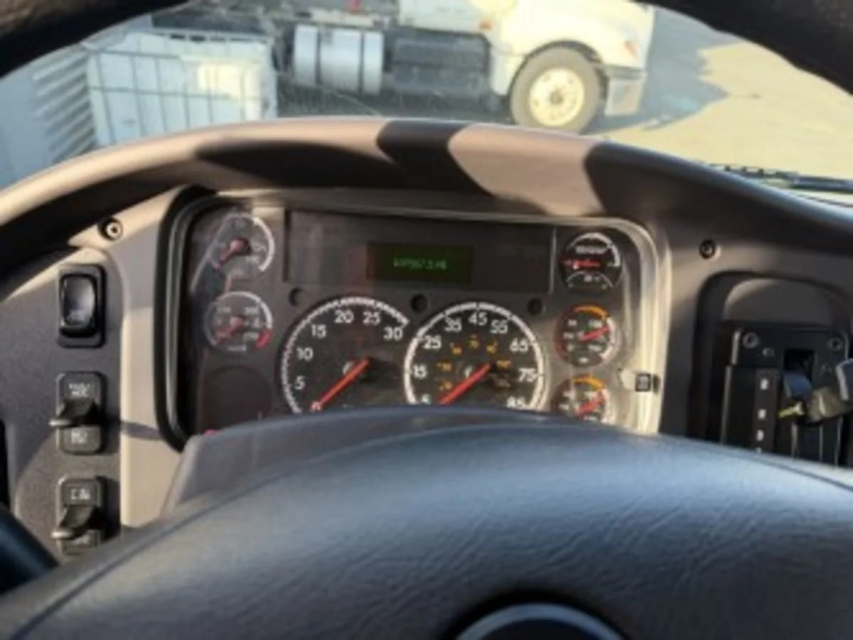 2017 Freightliner M2 106 in Farmingdale, NY — photo 7