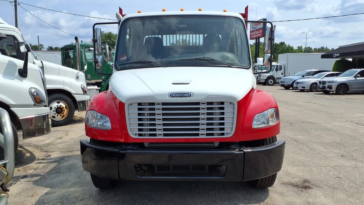 2018 Freightliner M2 106 in Warwick, RI — photo 2