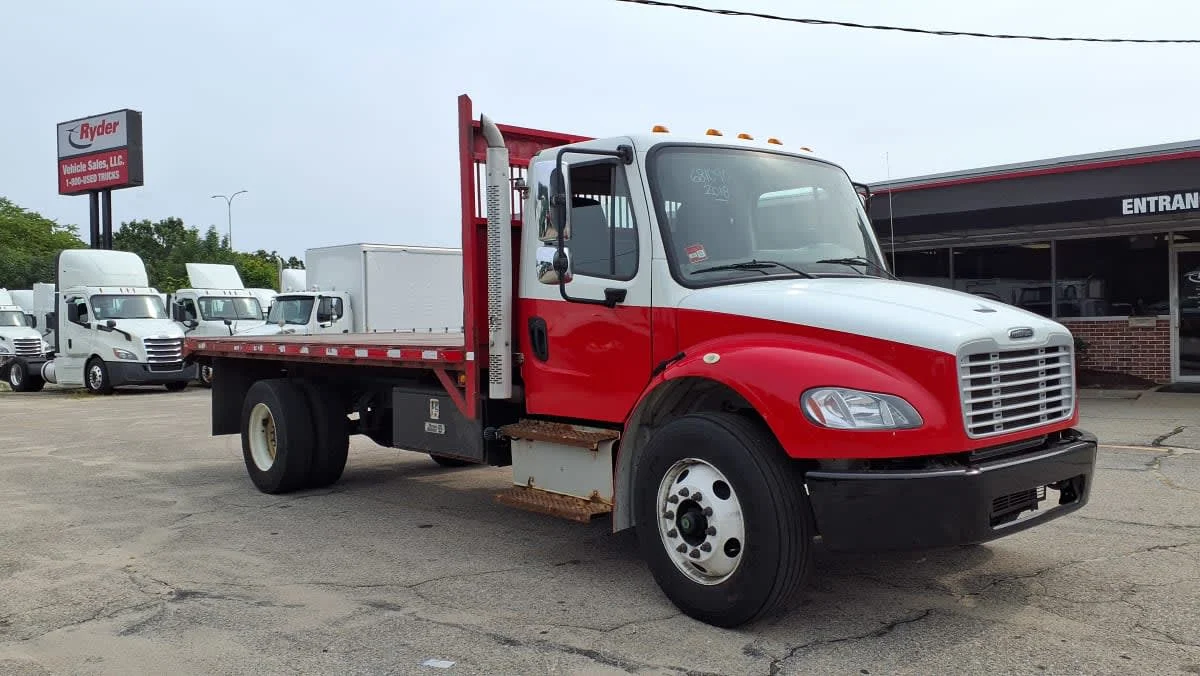 2018 Freightliner M2 106 in Warwick, RI — photo 3