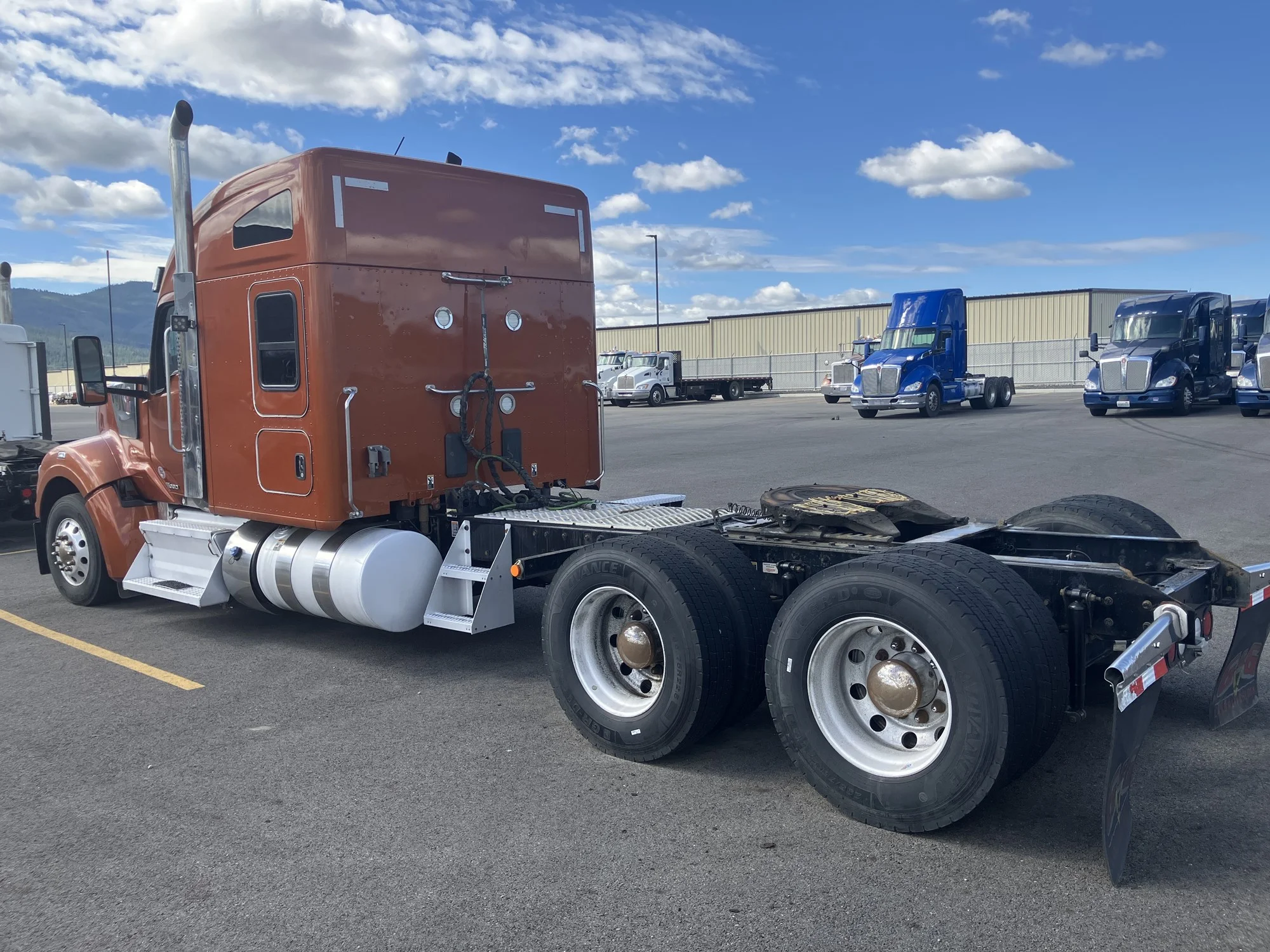 2020 Kenworth W990 - image 3