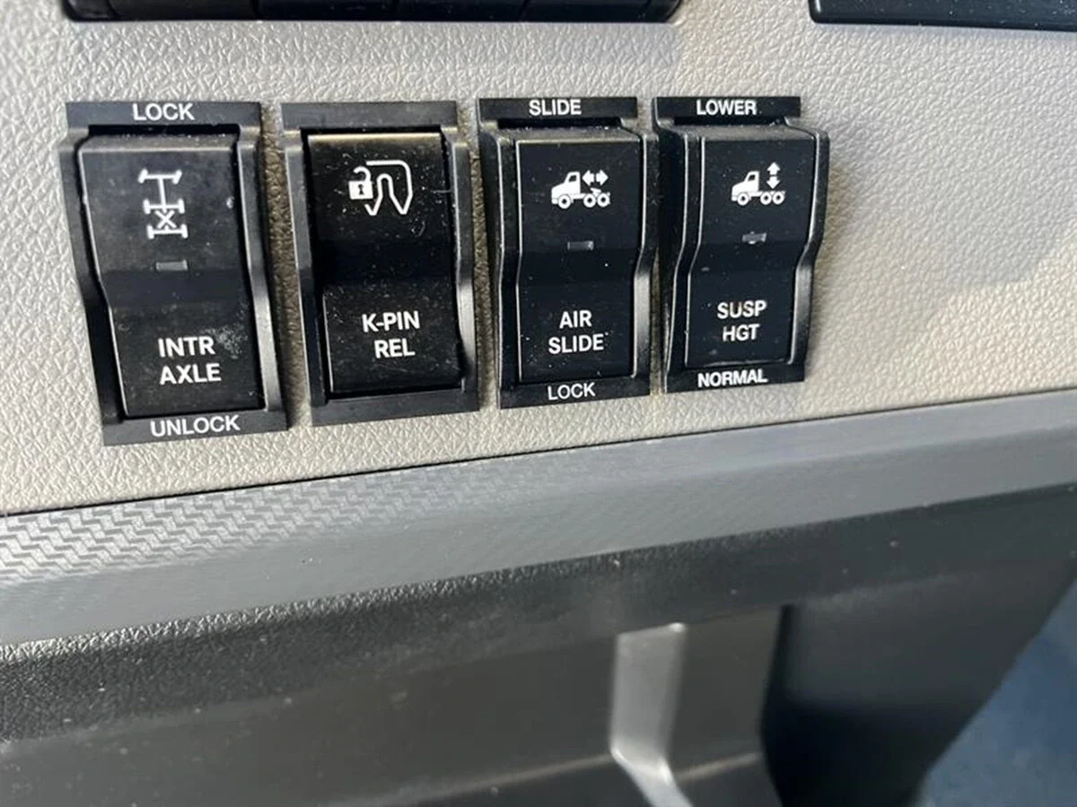 2022 Freightliner Cascadia - image 3