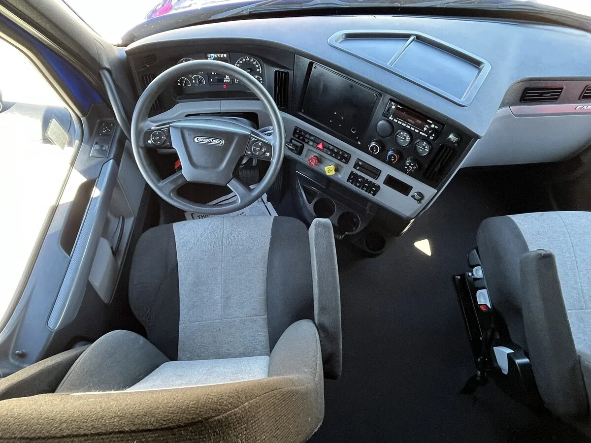 2022 Freightliner Cascadia - image 33
