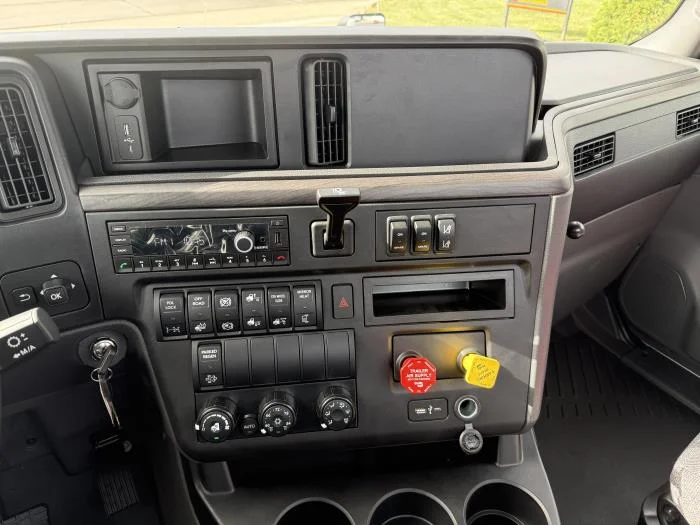 2026 International LT - image 9