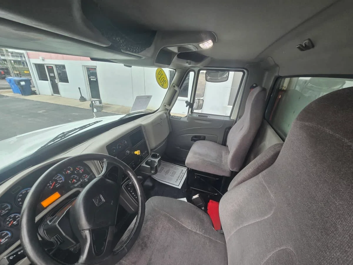 2019 International 4300 - image 8