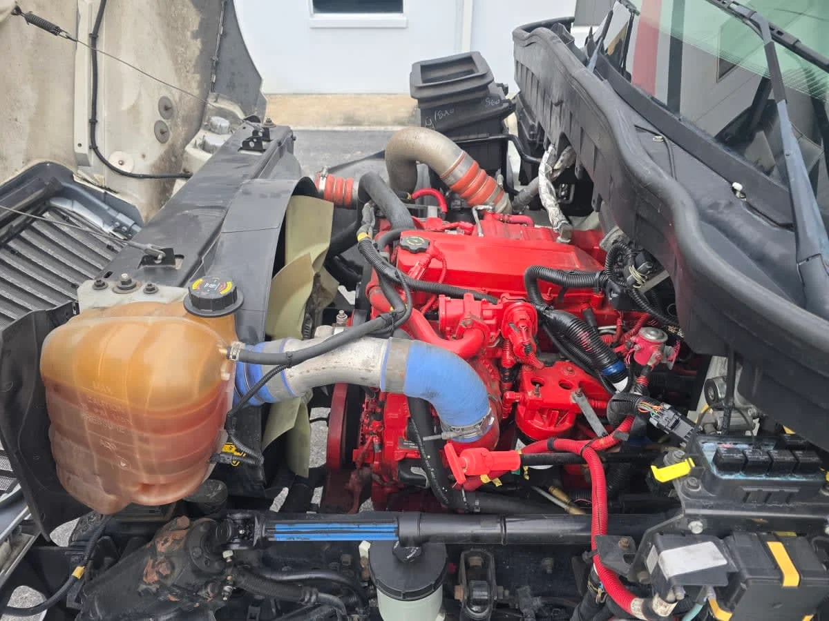 2019 International 4300 - image 10