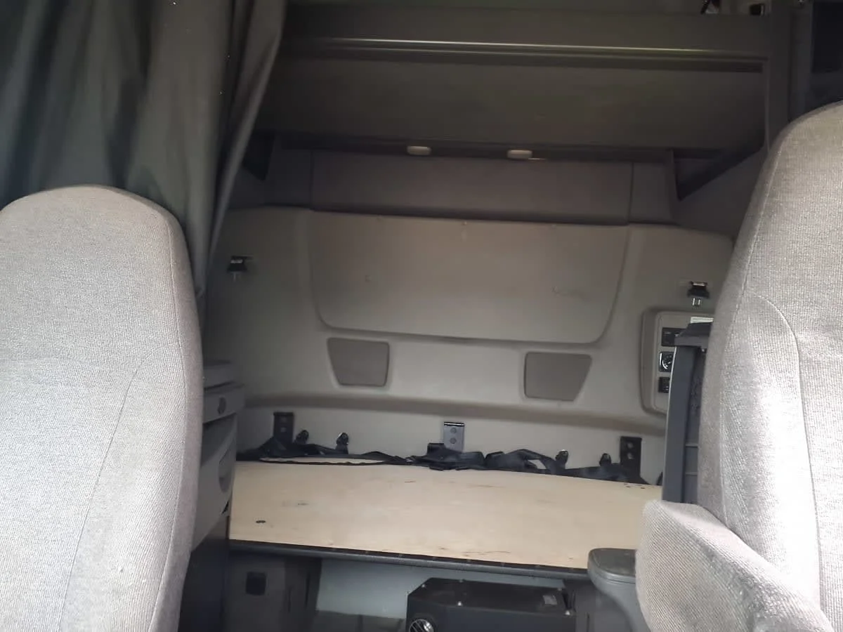 2020 International LT - image 8