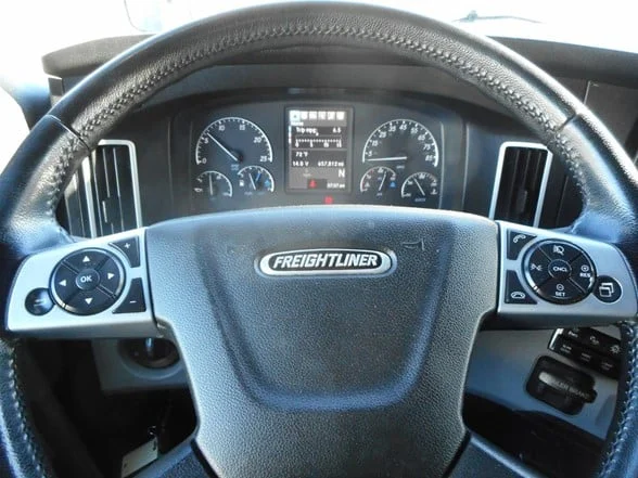 2019 FREIGHTLINER Cascadia 126 - image 20