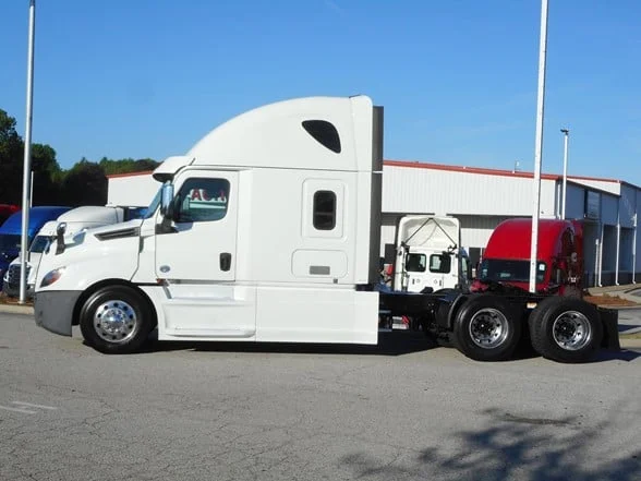 2019 FREIGHTLINER Cascadia 126 - image 2