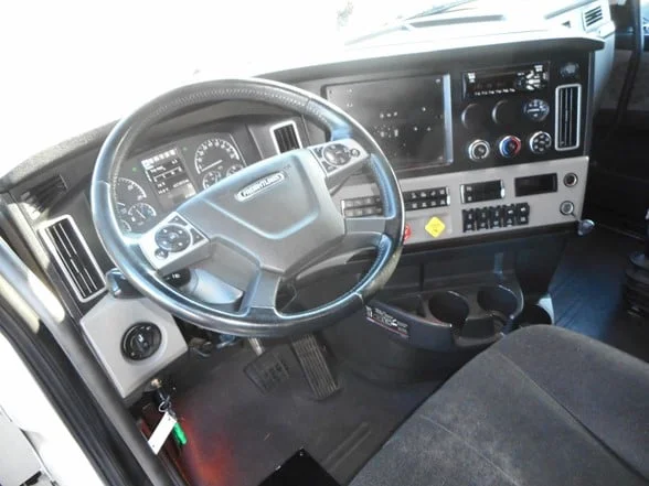 2019 FREIGHTLINER Cascadia 126 - image 12