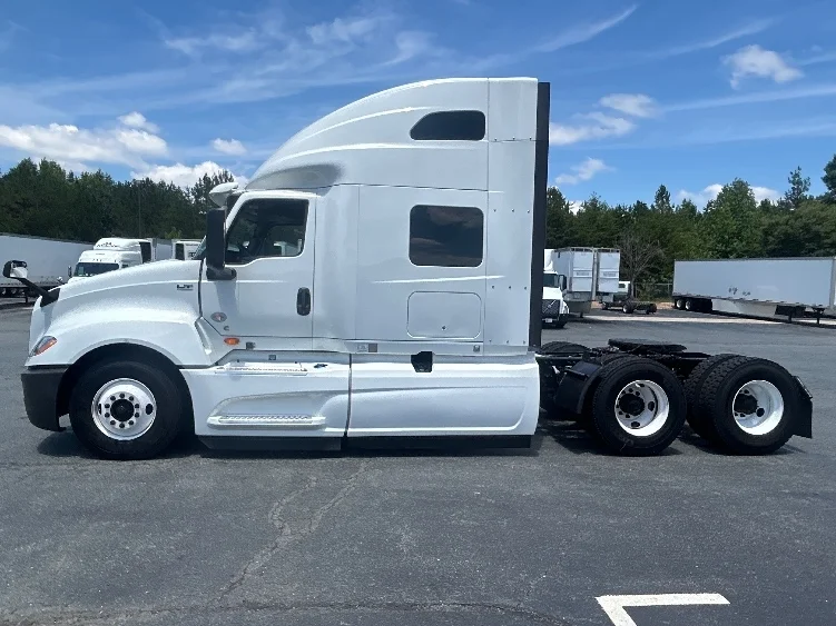 2020 International LT in Richmond, VA — photo 4