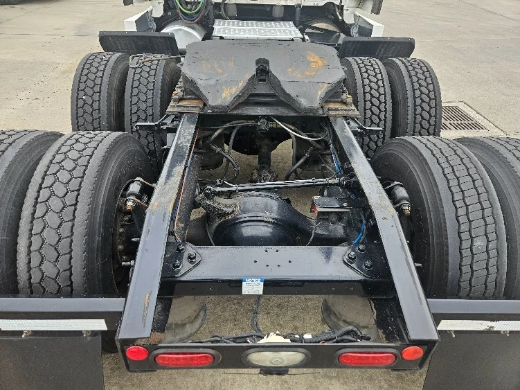 2020 Freightliner Cascadia - image 6